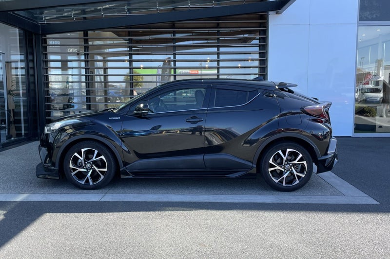 2017 Toyota C-HR 1.8 Petrol Hybrid G FWD SUV image 3