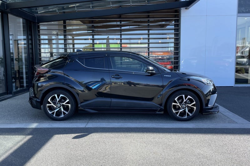2017 Toyota C-HR 1.8 Petrol Hybrid G FWD SUV image 5