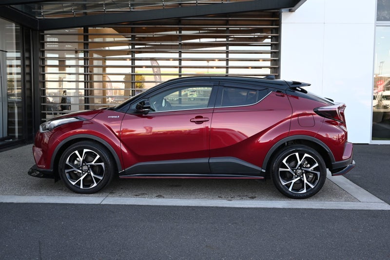 2017 Toyota C-HR 1.8 Petrol Hybrid G FWD SUV image 3