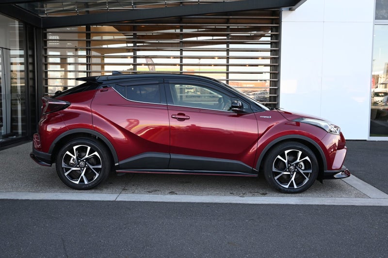 2017 Toyota C-HR 1.8 Petrol Hybrid G FWD SUV image 5