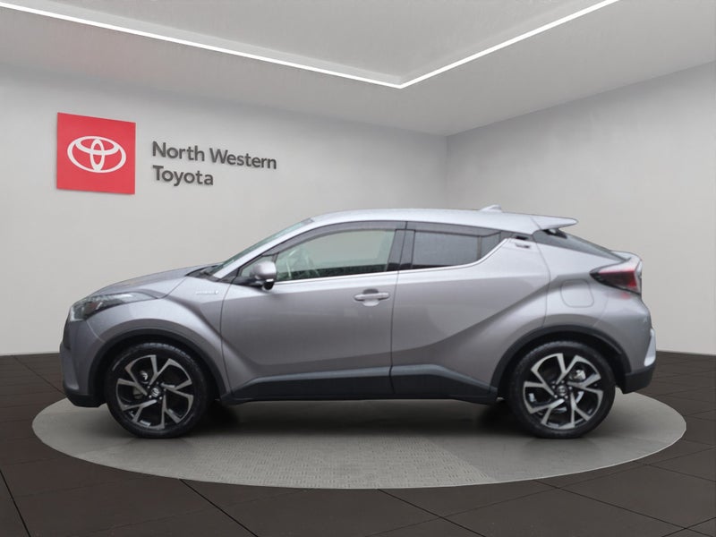 2017 Toyota C-HR 1.8L Hybrid G 2WD SUV image 5