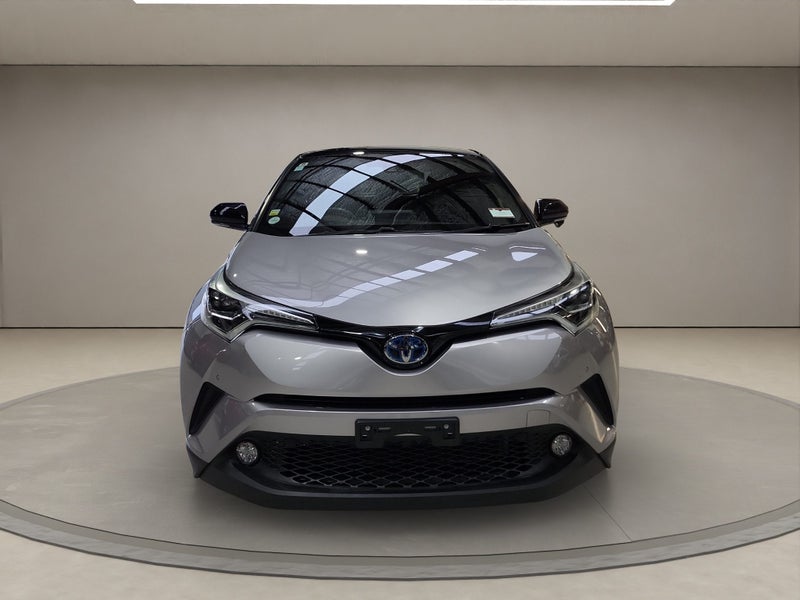 2017 Toyota C-HR 1.8L Hybrid G 2WD SUV image 3