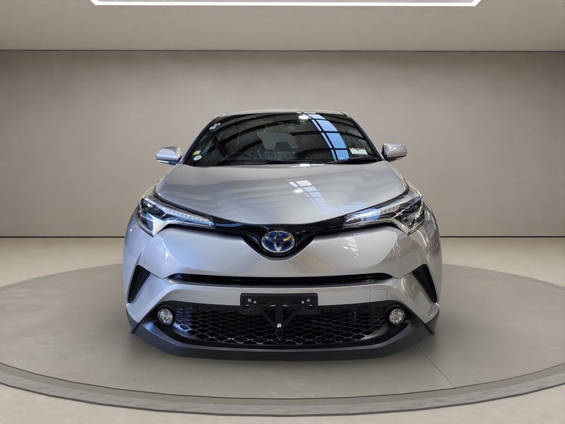 2017 Toyota C-HR 1.8L Hybrid G 2WD SUV image 3