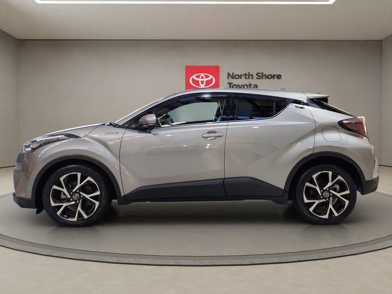 2017 Toyota C-HR 1.8L Hybrid G 2WD SUV image 5