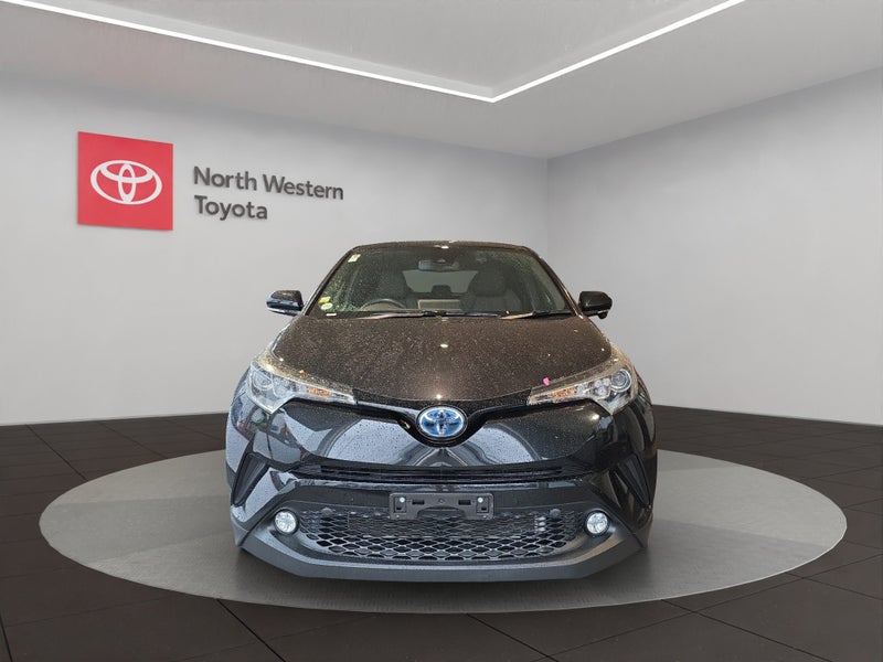 2017 Toyota C-HR 1.8L Hybrid G 2WD SUV image 2