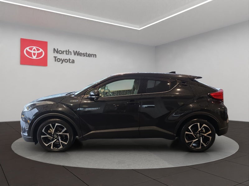 2017 Toyota C-HR 1.8L Hybrid G 2WD SUV image 4