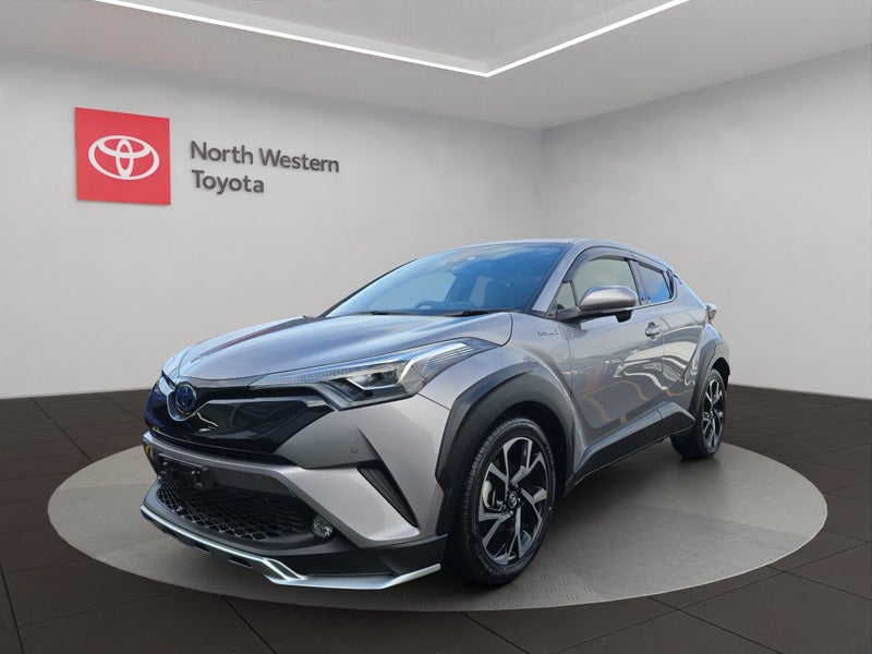 2017 Toyota C-HR 1.8L Hybrid G 2WD SUV image 3