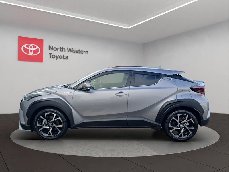 2017 Toyota C-HR 1.8L Hybrid G 2WD SUV image 4