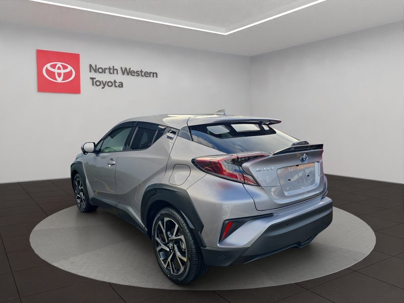 2017 Toyota C-HR 1.8L Hybrid G 2WD SUV image 5