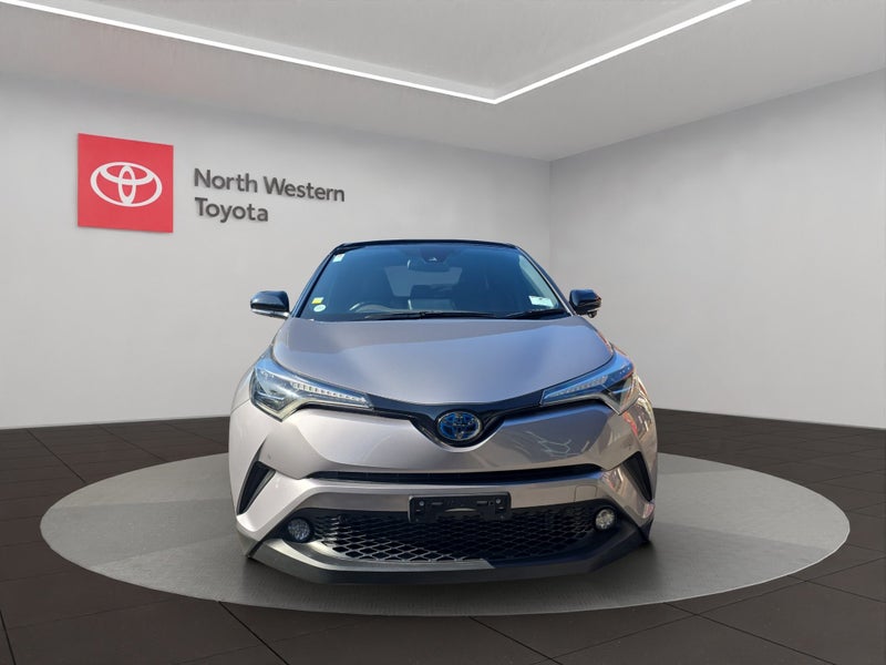 2017 Toyota C-HR 1.8L Hybrid G 2WD SUV image 3