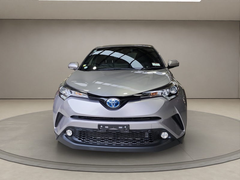 2017 Toyota C-HR 1.8L Hybrid G 2WD SUV image 2