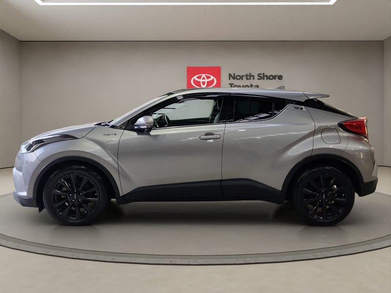2017 Toyota C-HR 1.8L Hybrid G 2WD SUV image 4