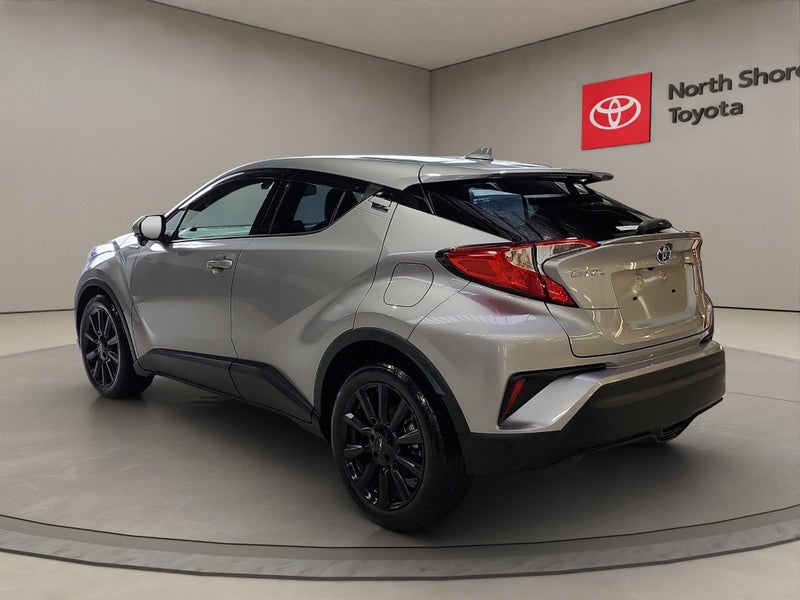 2017 Toyota C-HR 1.8L Hybrid G 2WD SUV image 5