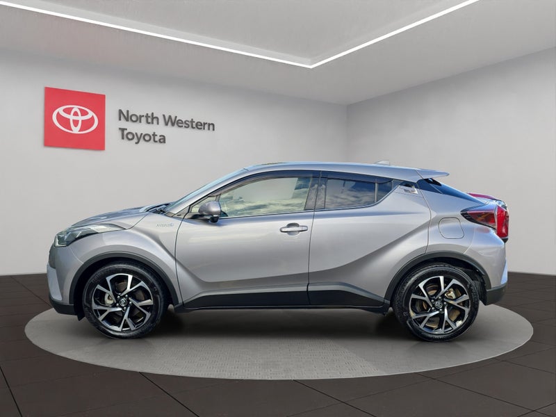2017 Toyota C-HR 1.8L Hybrid G 2WD SUV image 4