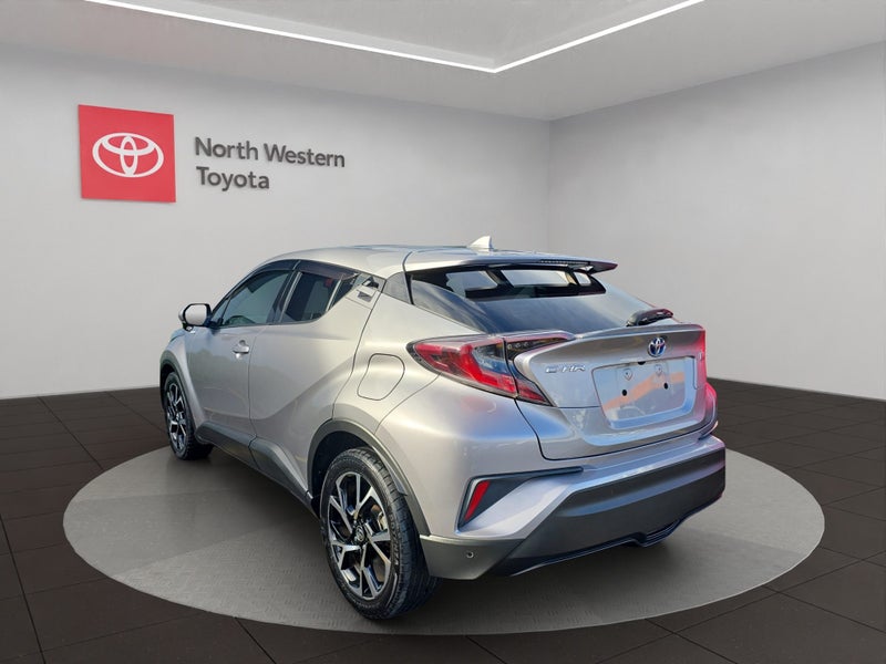 2017 Toyota C-HR 1.8L Hybrid G 2WD SUV image 5