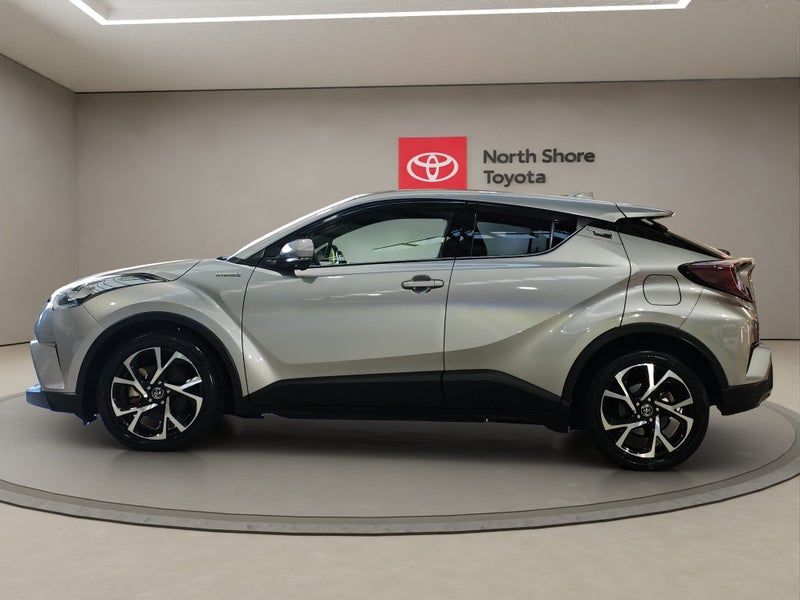 2017 Toyota C-HR 1.8L Hybrid G FWD SUV image 4
