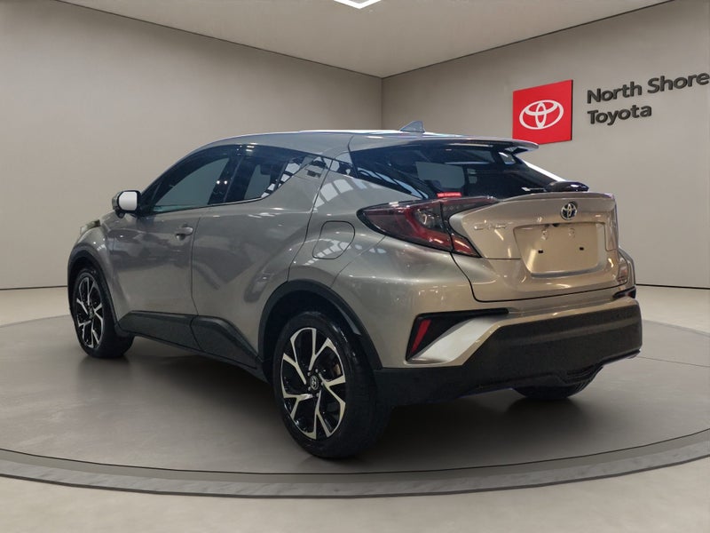 2017 Toyota C-HR 1.8L Hybrid G FWD SUV image 5