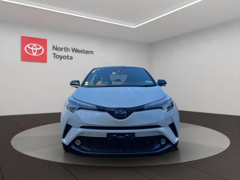 2017 Toyota C-HR 1.8L Hybrid G LED Edition 2WD SUV image 2