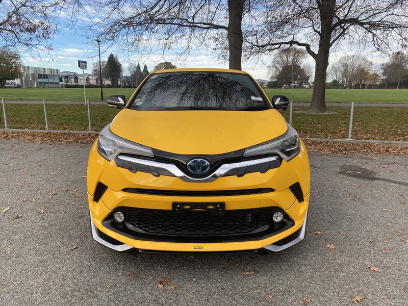 2017 Toyota C-HR 1.8L hybrid G Spec FWD image 3