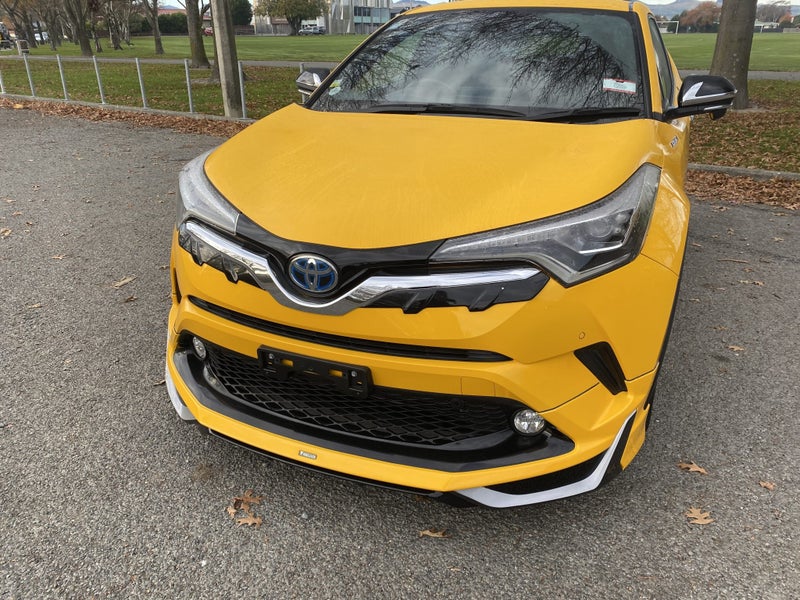 2017 Toyota C-HR 1.8L hybrid G Spec FWD image 4