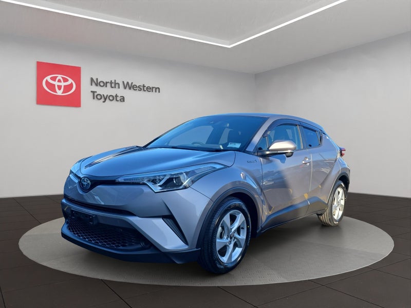 2017 Toyota C-HR 1.8L Hybrid S 2WD SUV image 4