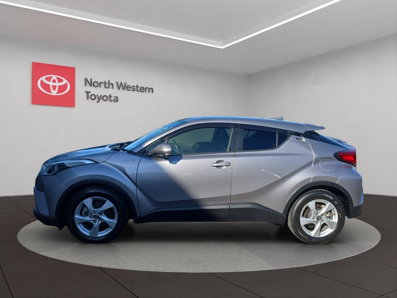 2017 Toyota C-HR 1.8L Hybrid S 2WD SUV image 5
