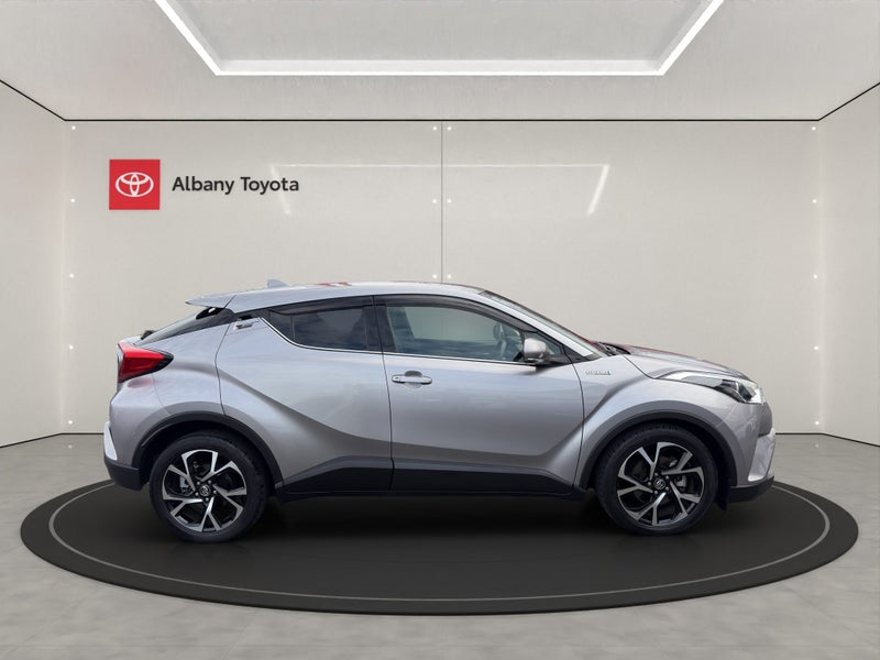 2017 Toyota C-HR 1.8P HV ECVT FWD SUV/5D/5S image 2