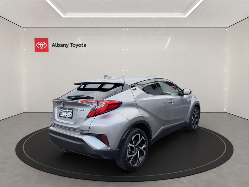 2017 Toyota C-HR 1.8P HV ECVT FWD SUV/5D/5S image 3