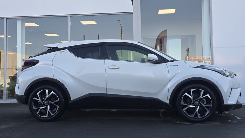 2017 Toyota C-HR 1.8P HYBRID G Auto image 2