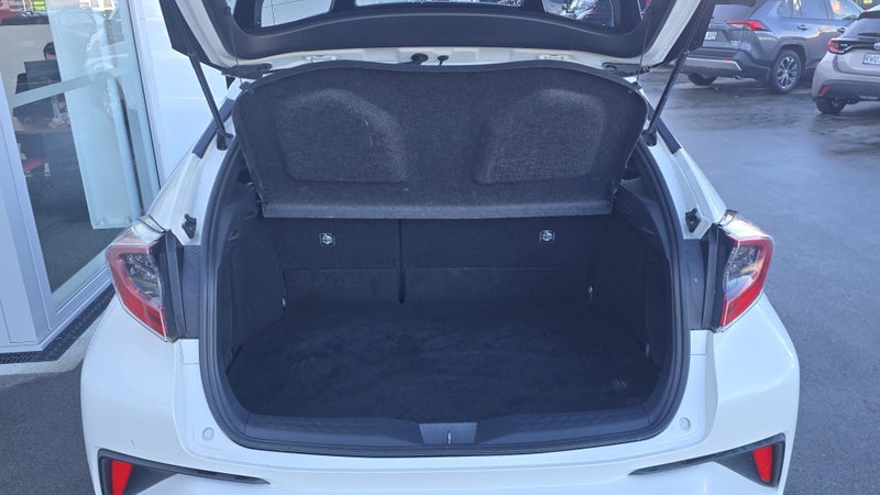 2017 Toyota C-HR 1.8P HYBRID G Auto image 5