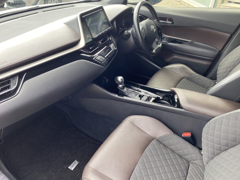 2017 Toyota C-HR 1.8P Hybrid G Spec image 4