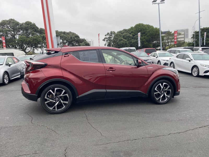 2017 Toyota C-HR 1.8P Hybrid G SUV image 2