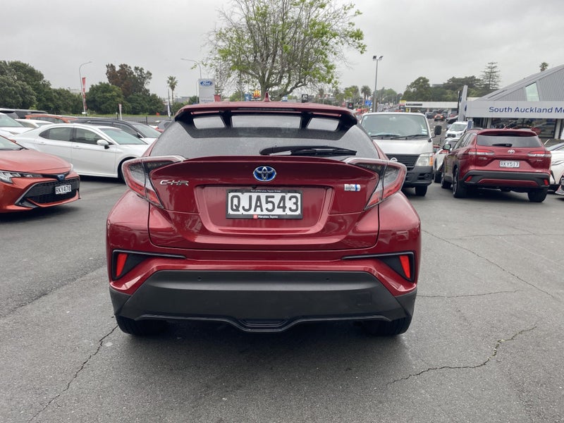 2017 Toyota C-HR 1.8P Hybrid G SUV image 3