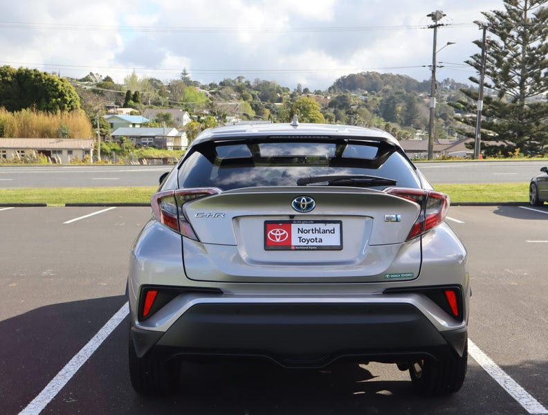 2017 Toyota C-HR 2017 1.8 Hybrid G 5 Dr SUV CVT... image 4