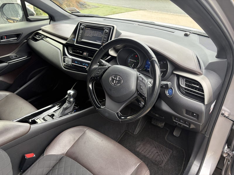 2017 Toyota C-HR G image 5