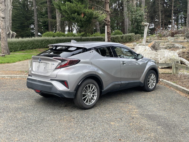 2017 Toyota C-HR G LED Edition Hybrid image 4
