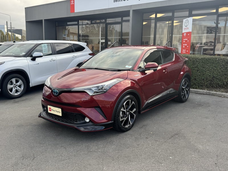 2017 Toyota C-HR G Spec HYBRID CHR, Leather image 3