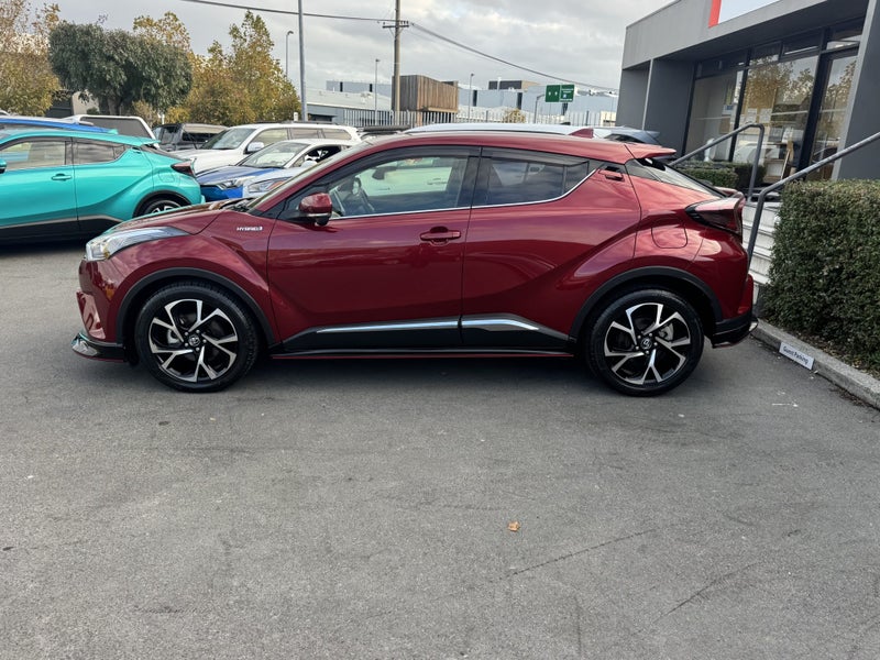 2017 Toyota C-HR G Spec HYBRID CHR, Leather image 4