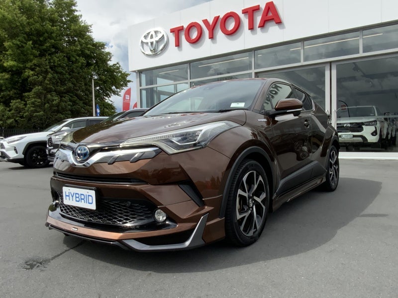 2017 Toyota C-HR G spec with body Kit image 4