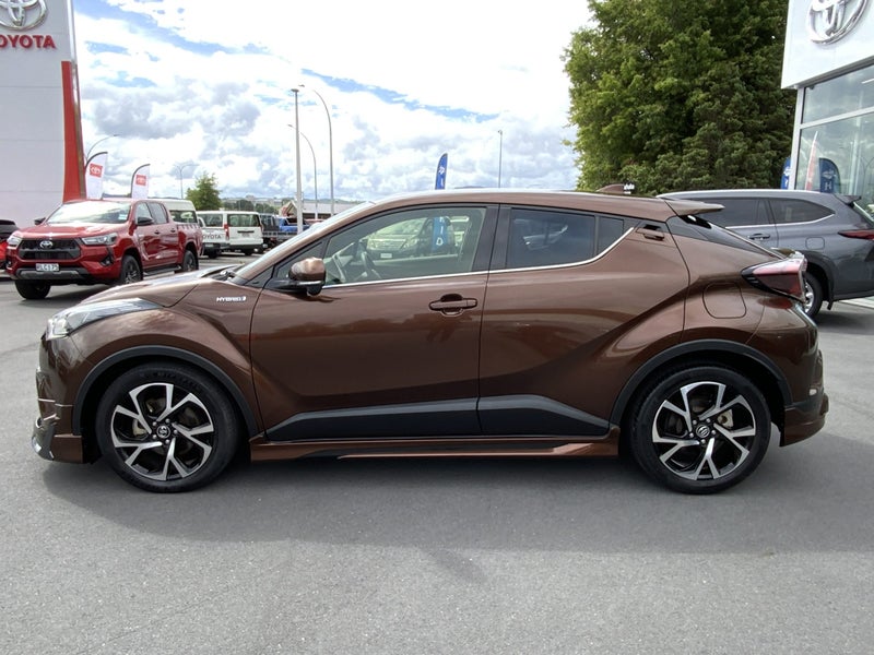 2017 Toyota C-HR G spec with body Kit image 5