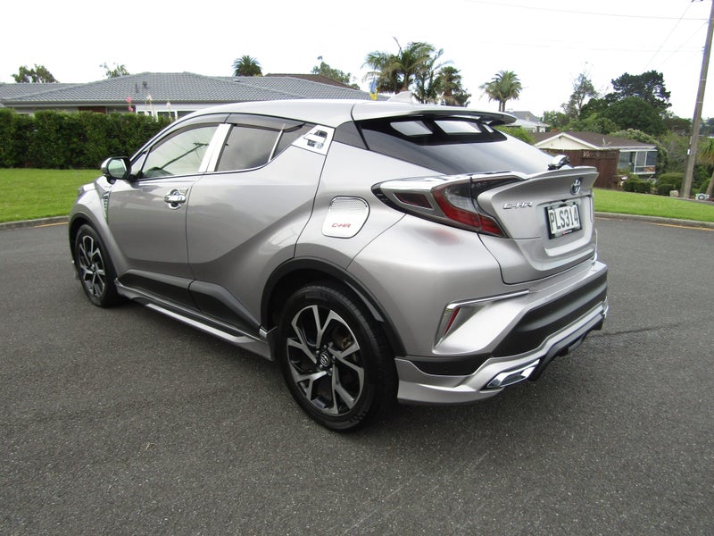 2017 Toyota C-HR Hybrid image 3