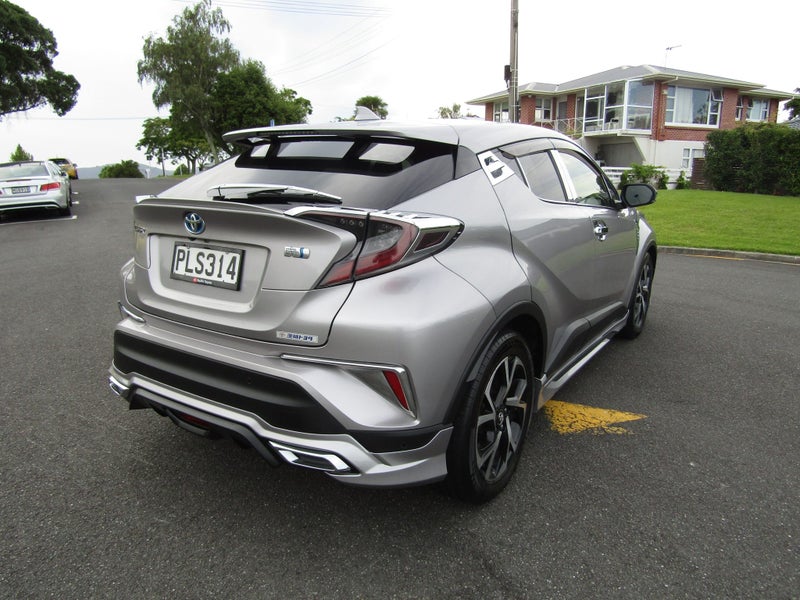 2017 Toyota C-HR Hybrid image 5