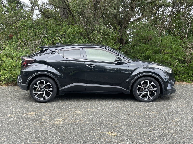 2017 Toyota C-HR Hybrid image 3