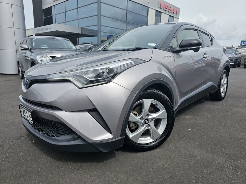 2017 Toyota C-HR HYBRID image 2