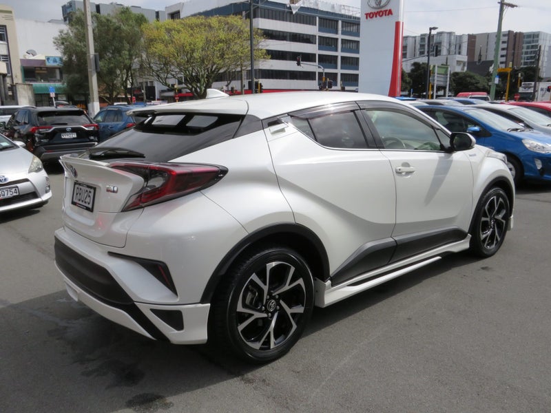 2017 Toyota C-HR Hybrid image 4