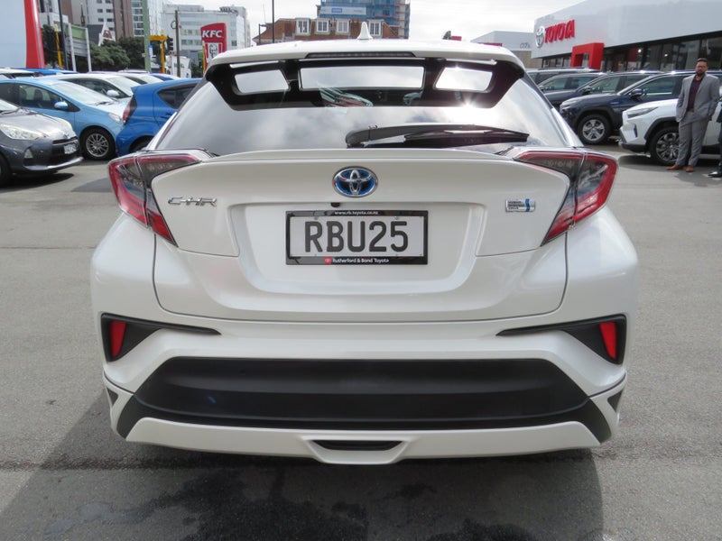 2017 Toyota C-HR Hybrid image 5