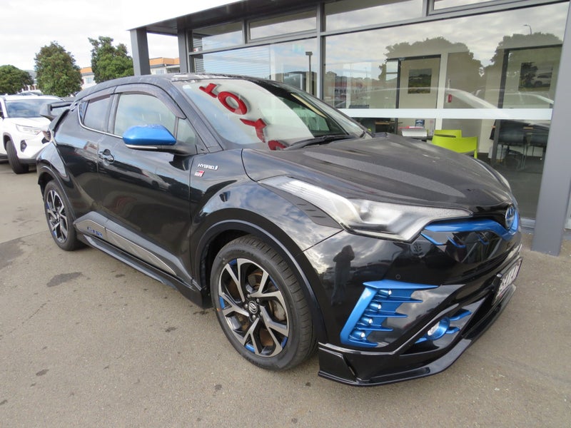 2017 Toyota C-HR Hybrid image 2