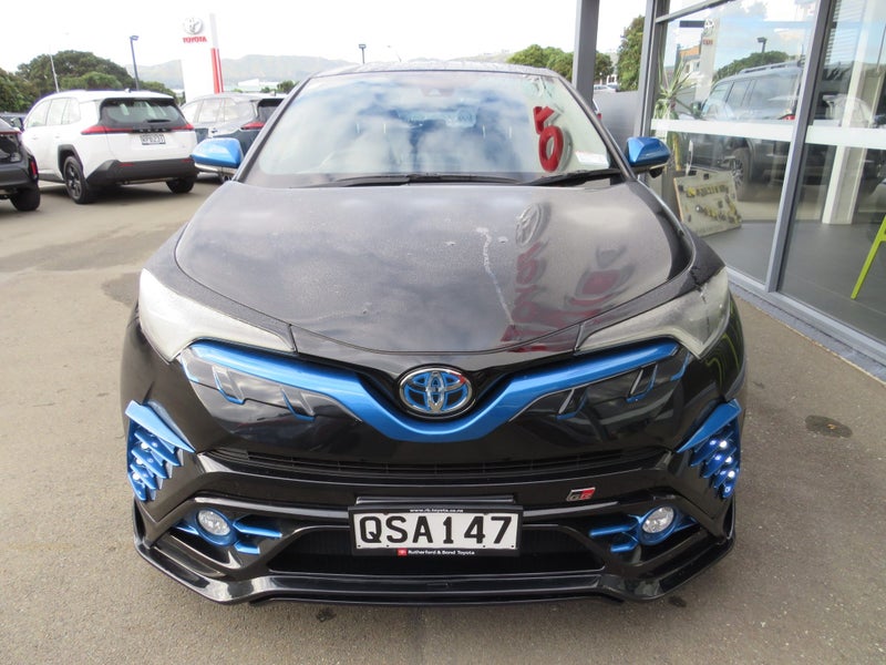 2017 Toyota C-HR Hybrid image 3