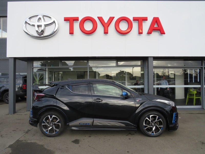 2017 Toyota C-HR Hybrid image 4