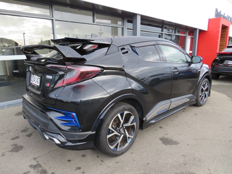 2017 Toyota C-HR Hybrid image 5